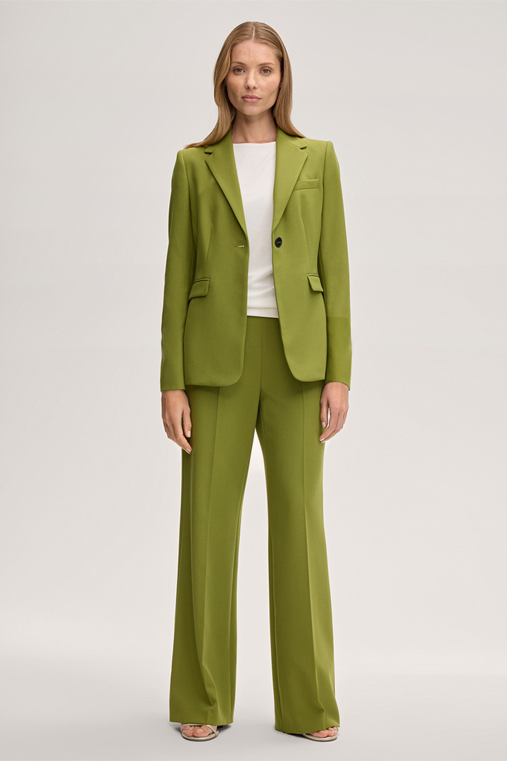 Leads to product detail page "Crêpe Blazer in Green"