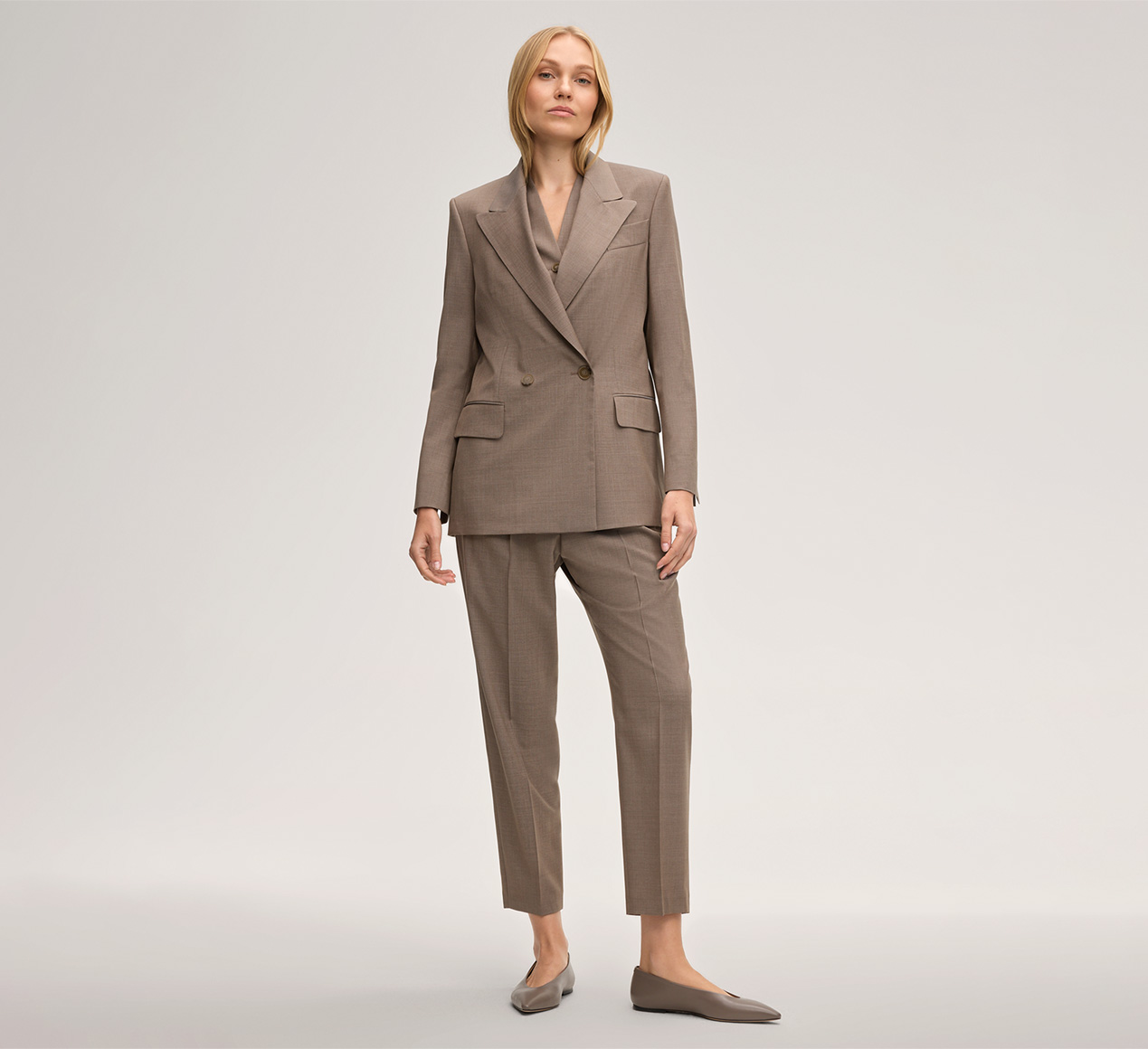 windsor. präsentiert das Produkt Schurwoll-Doppelreiher-Blazer in Taupe aus der Kategorie Blazer
