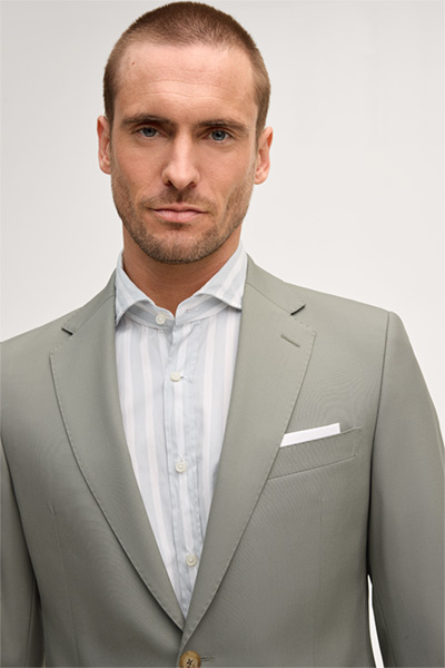 Leads to product detail page "Sera-Sole virgin wool suit in green"