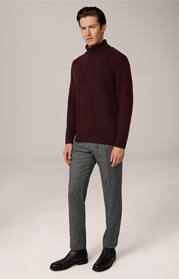 Ecosio Cashmere Roll Neck Pullover in Bordeaux Red