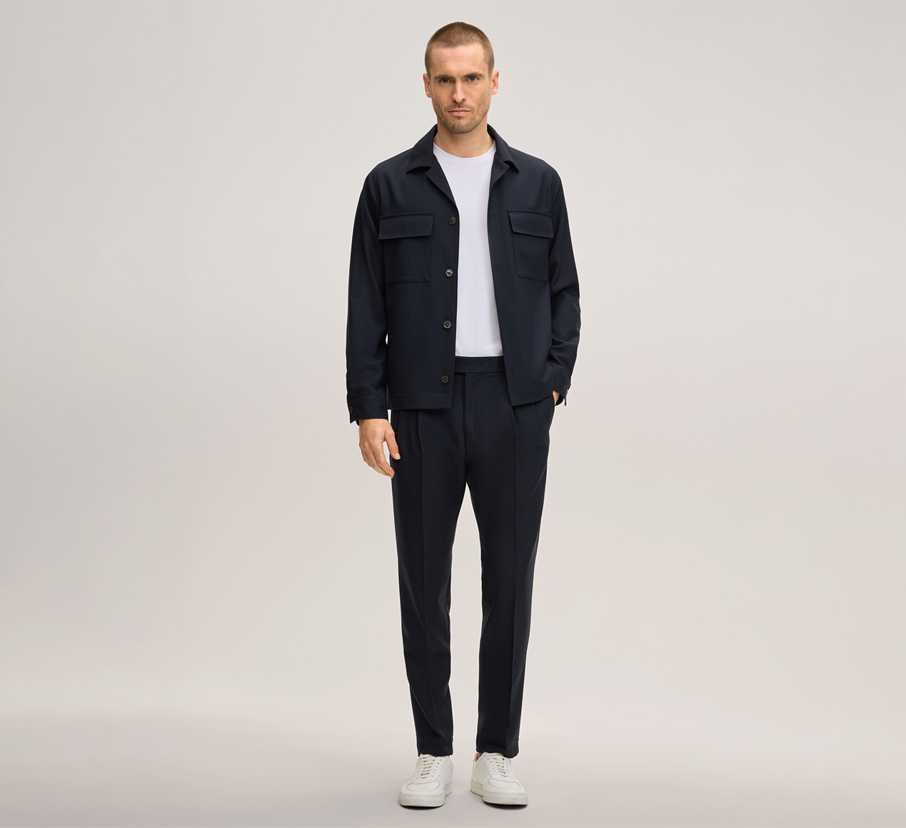 windsor. presents the product Serpo Virgin Wool Modular Trousers with Pleated front and Turn-up in Navy from the category