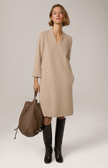 Robe ovoïde en crêpe, beige