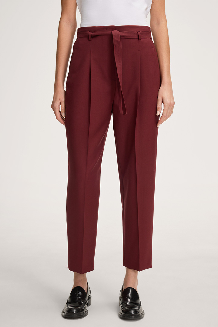 Führt zu Produktdetailseite „Schurwoll-Hose mit Bundfalte in Rot"