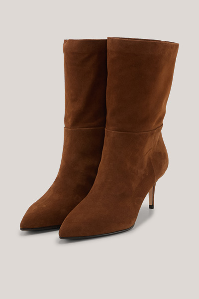 Stiefel aus Veloursleder in Cognac by Unützer