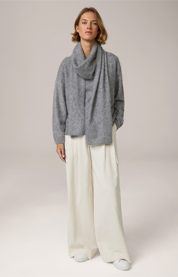 Brushed Cashmere Round Neck Pullover in Grey