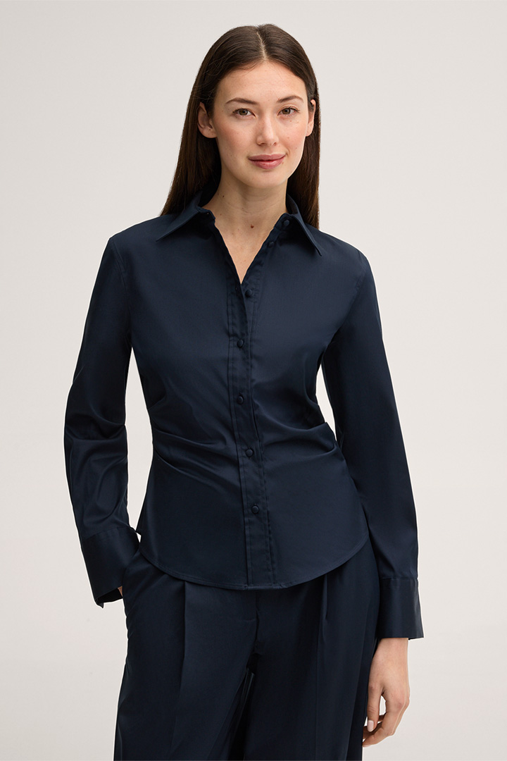 Führt zu Produktdetailseite „Baumwollstretch-Hemd-Bluse in Navy"