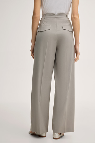 Baumwollstretch-Marlene-Hose in Salbeigrün