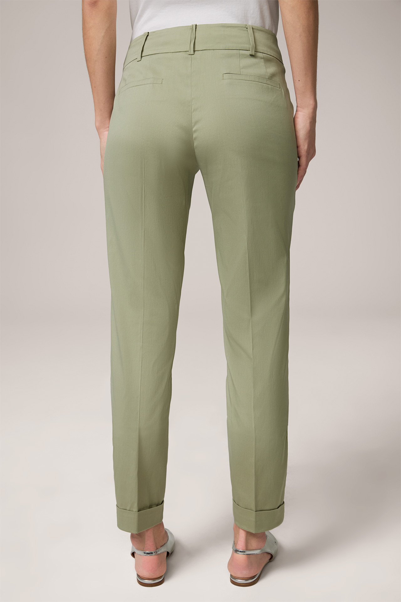 Pantalon de tailleur en coton stretch à revers, en vert clair