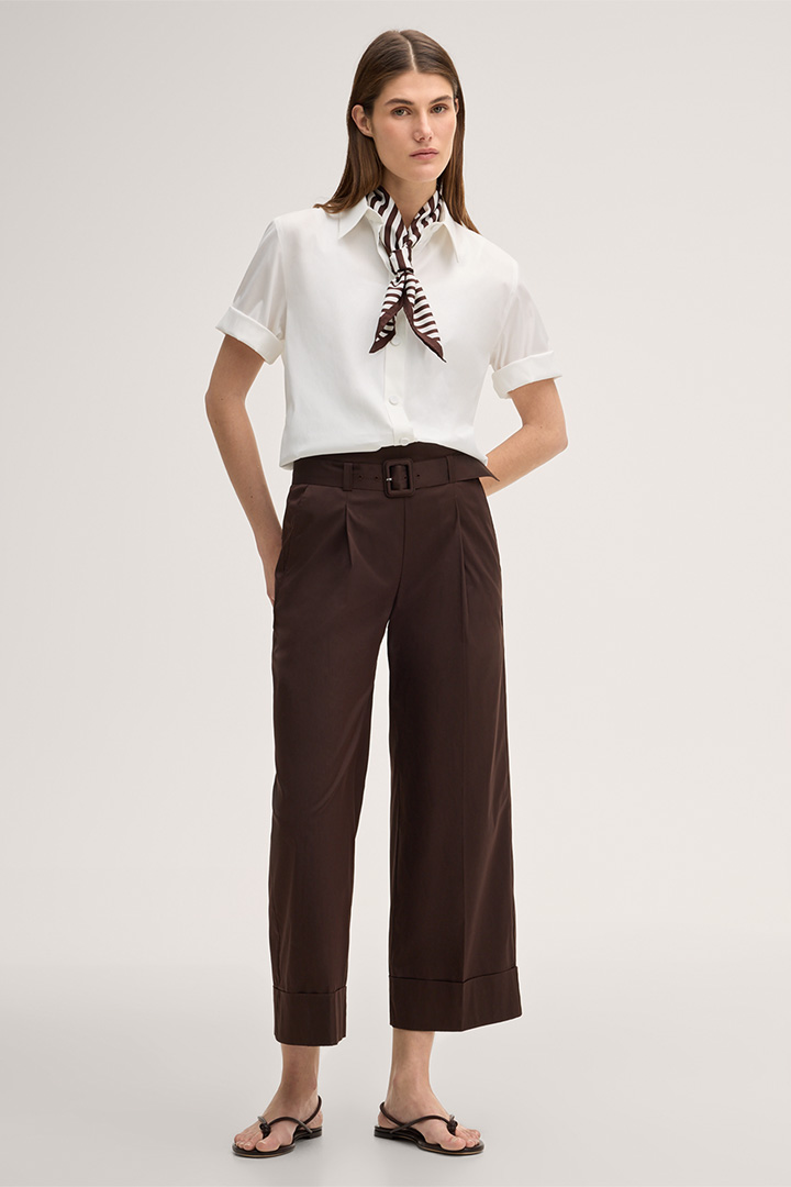 Leads to product detail page "Cotton stretch culottes with a pleat on the waistband in dark brown"