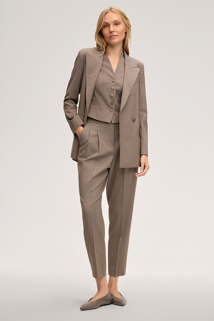 Führt zu Produktdetailseite „Schurwoll-Bundfalten-Hose im Jogger Stil in Taupe"