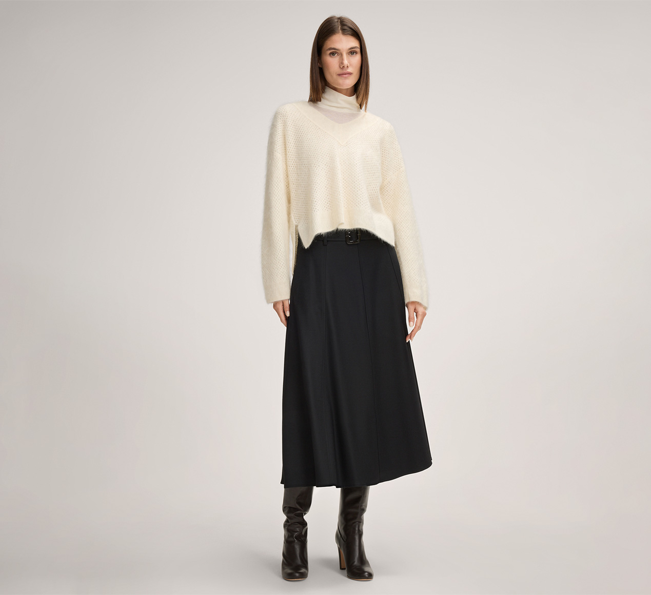 windsor. präsentiert das Produkt Schurwoll-Midi-Rock in Schwarz aus der Kategorie Röcke