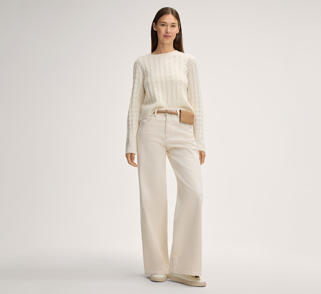 windsor. présente le produit Pull-over à encolure arrondie, en laine vierge à teneur en cachemire, avec motif torsadé, couleur crème de la catégorie Tricot