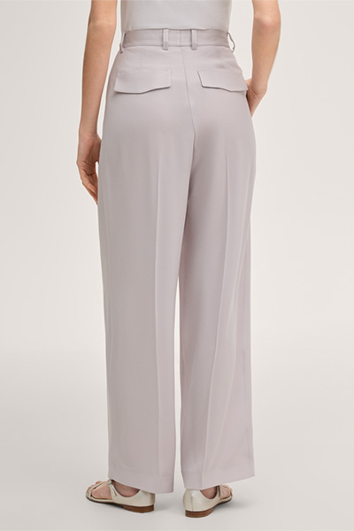 Crêpe Marlene pleated trousers in beige
