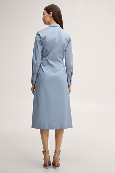 Führt zu Produktdetailseite „Baumwollstretch-Hemdblusenkleid in Midi-Länge mit Hemdkragen in Hellblau"