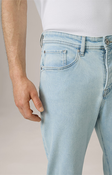 Leads to product detail page "Rome Jeans in washed Denim Blue"
