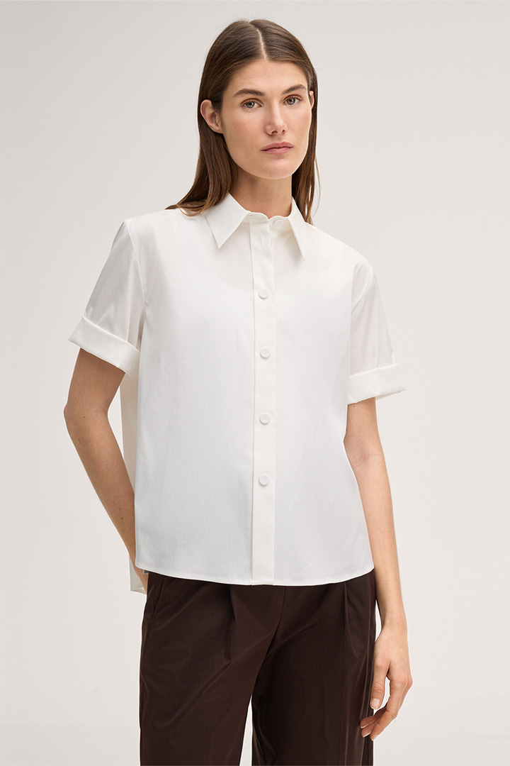 Leads to product detail page "Cotton stretch short-sleeved shirt blouse in ecru"