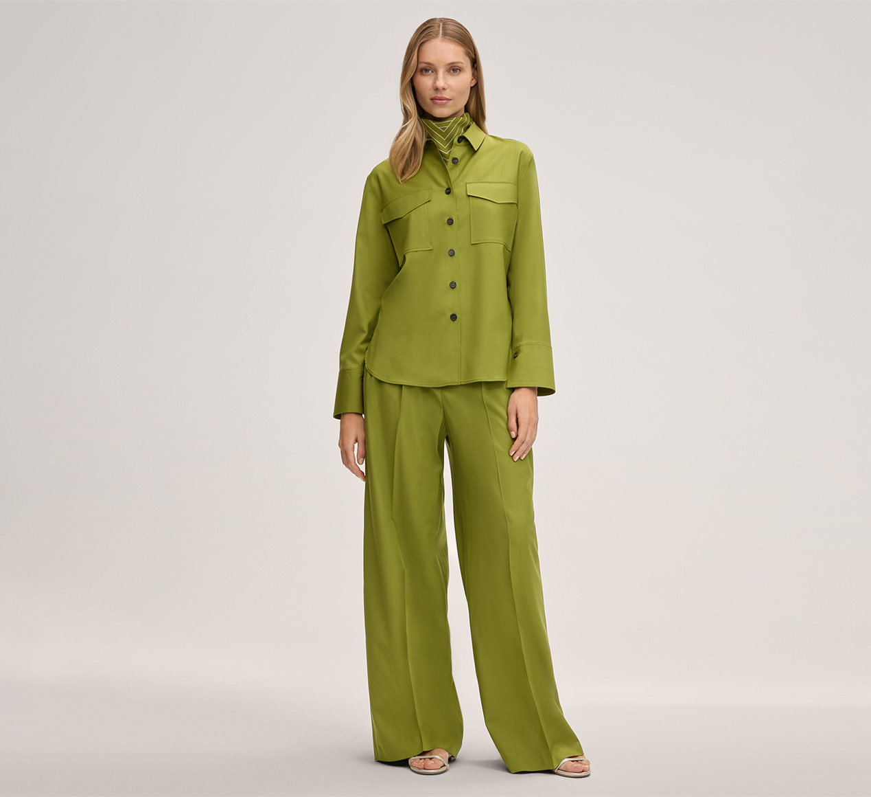 windsor. präsentiert das Produkt Schurwoll-Palazzo-Hose in Grün aus der Kategorie Hosen & Jeans