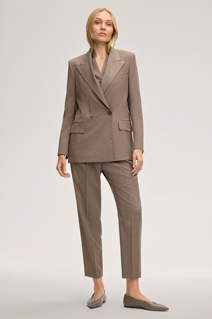 Führt zu Produktdetailseite „Schurwoll-Doppelreiher-Blazer in Taupe"