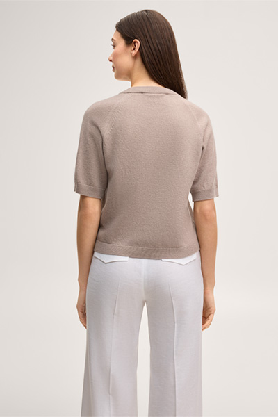 Mène à la page produit « T-shirt en cachemire couleur taupe »