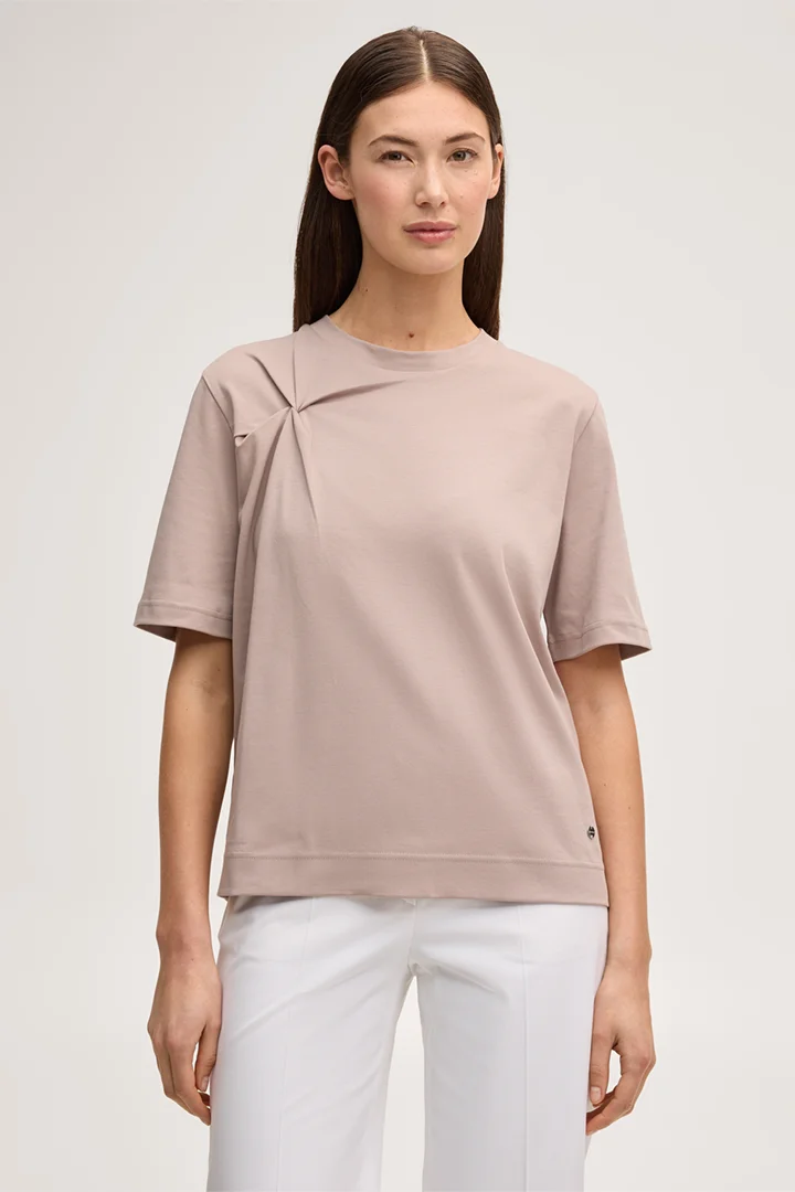 windsor. presents the product Cotton interlock short-sleeved shirt with knot detail in taupe from the category T-shirts & Sweatshirts