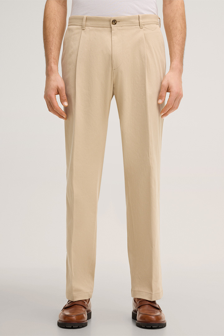 Leads to product detail page "Faso cotton blend trousers with pleats in beige"