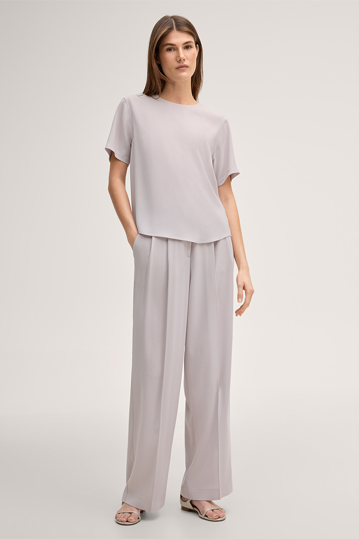 Führt zu Look-Detailseite „Shop the look: Crêpe-Kombination in Beige“