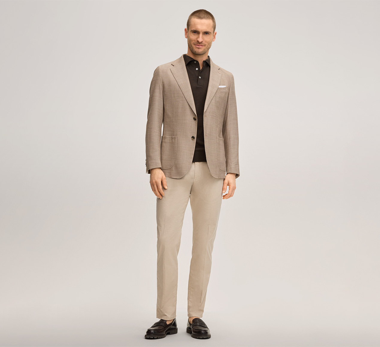 windsor. presents the product Cino Chinos in Cotton with Waist Pleats in Beige from the category Trousers & Jeans