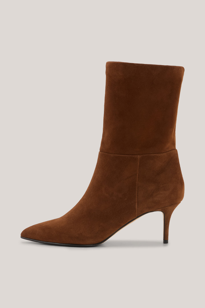 Führt zu Produktdetailseite „Stiefel aus Veloursleder in Cognac by Unützer"