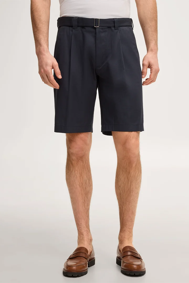 Mène à la page produit « Short en coton mélangé Scrivo bleu marine »