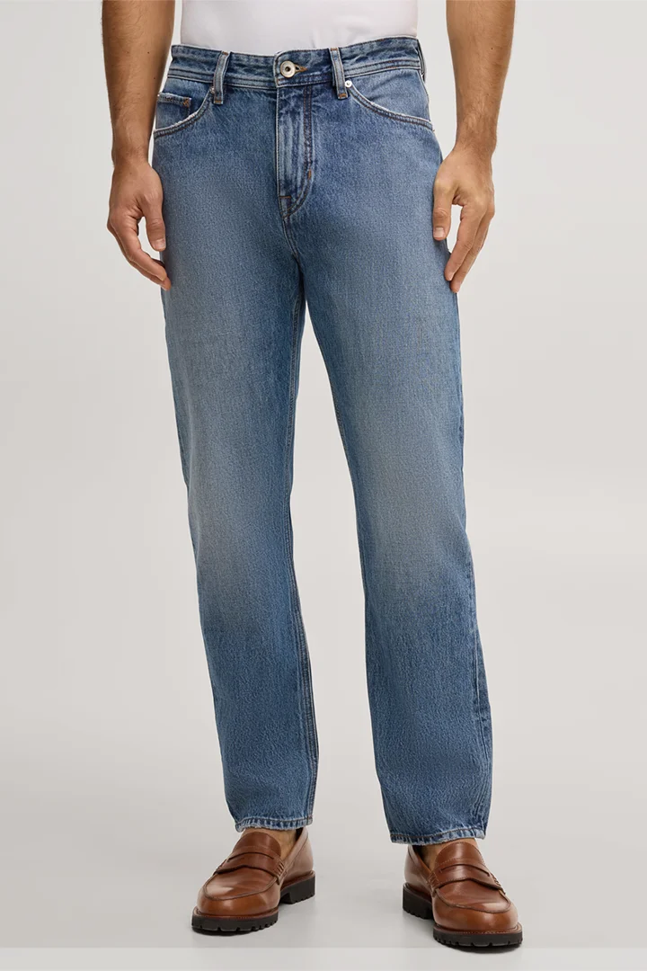 Leads to product detail page "Rome jeans in navy wash"