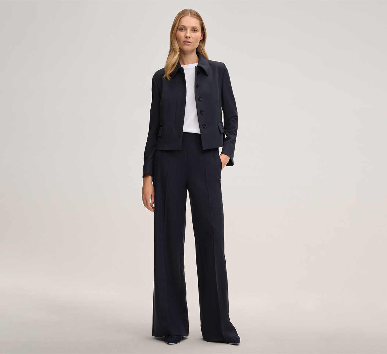 windsor. präsentiert das Produkt Crepe-Marlene-Hose in Navy aus der Kategorie Hosen & Jeans