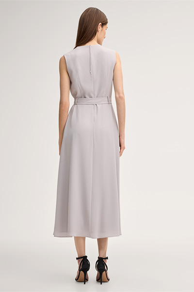 Beige midi-length sleeveless crêpe dress