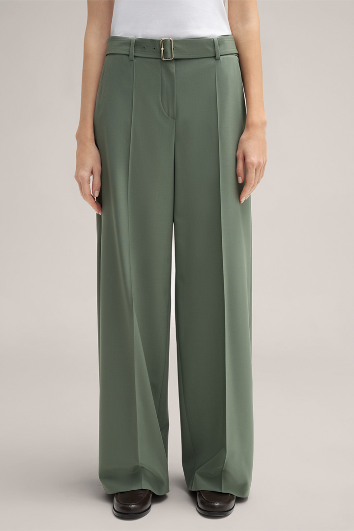 Pantalon Marlene en laine vierge stretch avec ceinture, en vert