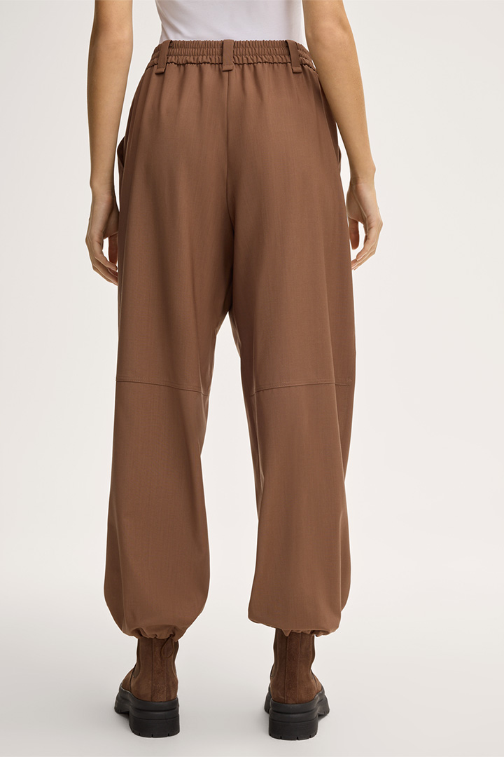 Pantalon ballon en laine vierge, en marron