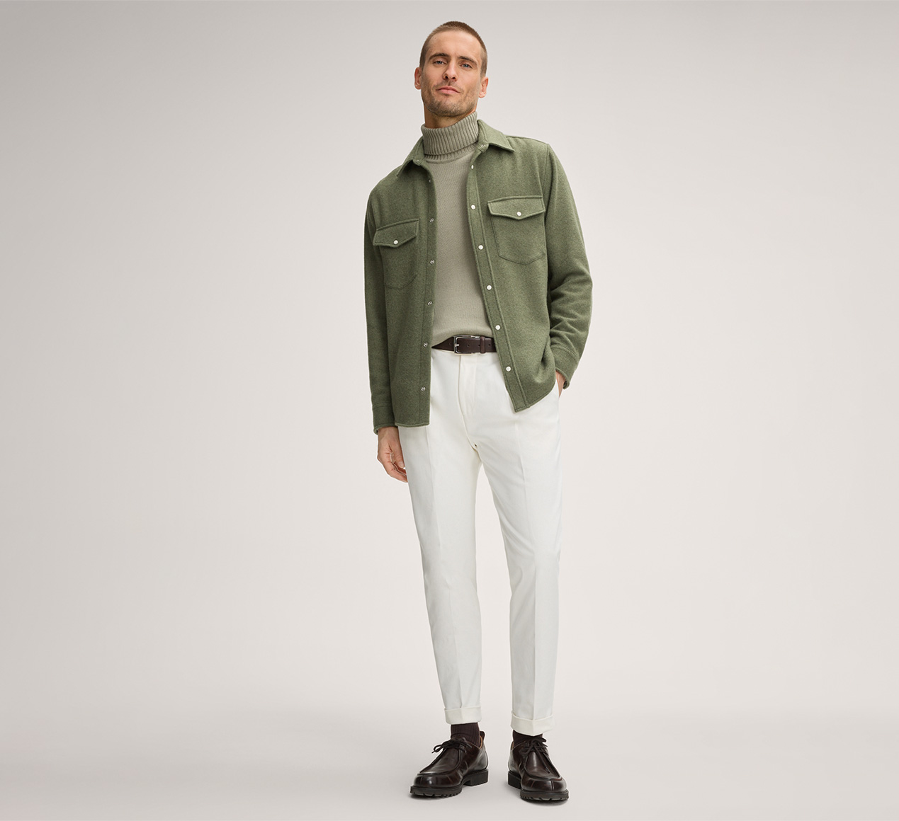 windsor. präsentiert das Produkt Overshirt Ozzano aus Baby Cashmere in Oliv aus der Kategorie Hemden