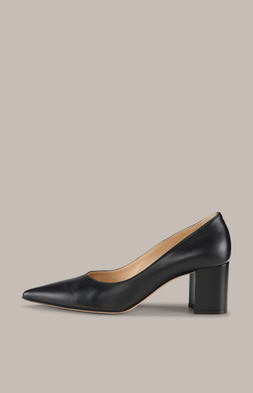 Black pumps in lamb nappa leather by Unützer