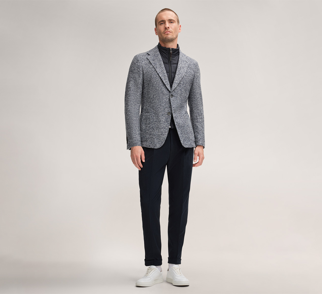 windsor. präsentiert das Produkt Wollmix-Sakko Triest mit Inlay in Blau-Weiß gemustert aus der Kategorie Sakkos