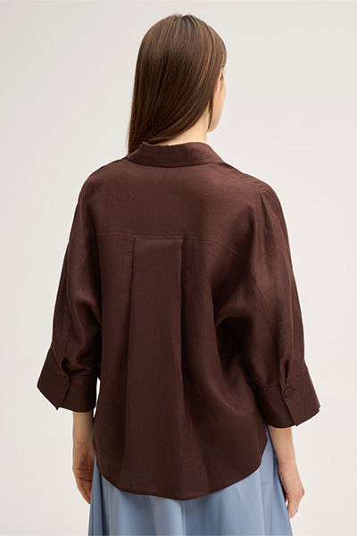 Mène à la page produit « Chemise en lin avec col à rabattre, couleur marron foncé »