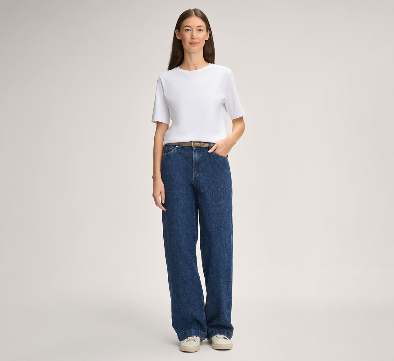 windsor. présente le produit T-shirt en coton biologique, en blanc de la catégorie Tee-shirts et sweats