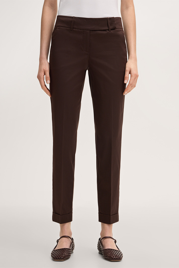 Mène à la page produit « Pantalon de costume en coton stretch avec revers, couleur marron foncé »