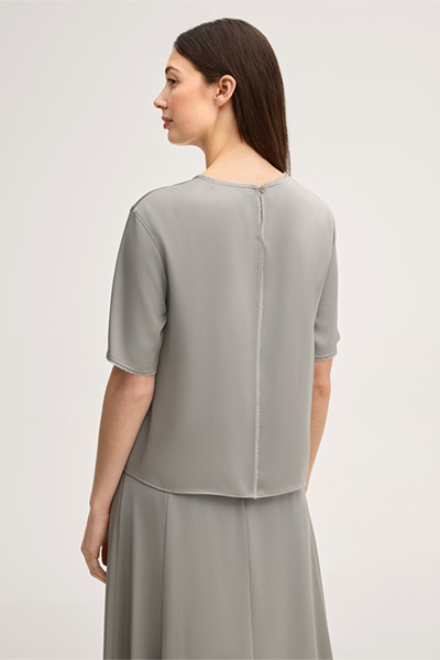 Crepe-Kurzarm-Bluse in Greige