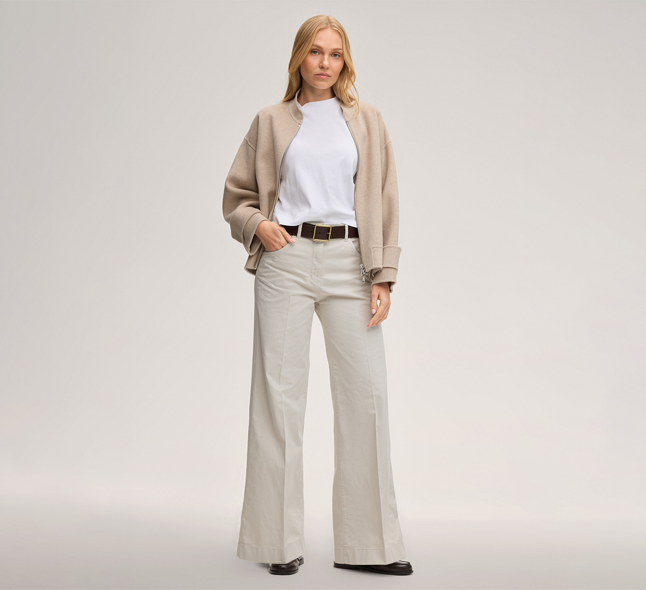 windsor. präsentiert das Produkt Baumwollstretch-Marlene-Hose in Ivory aus der Kategorie Hosen & Jeans