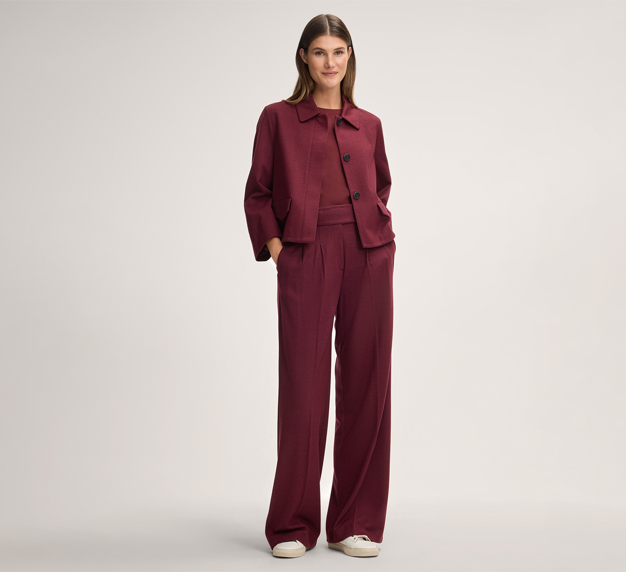 windsor. présente le produit Blazer évasé en jersey de laine, en rouge de la catégorie Blazer