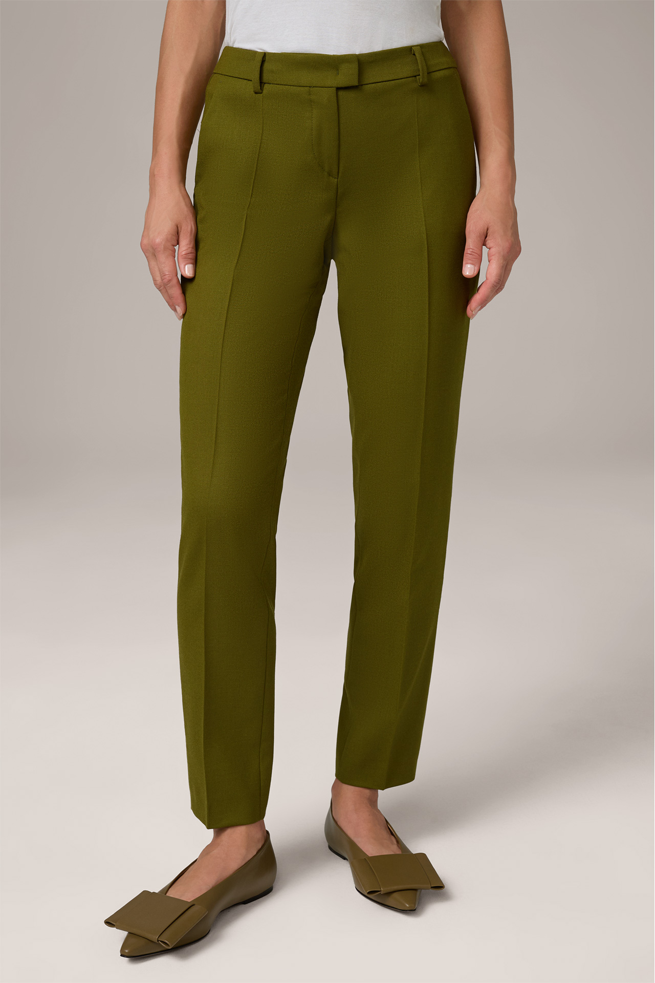 Tailleur pantalon en laine vierge, en vert