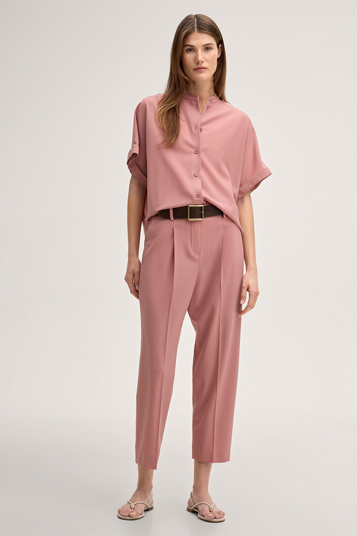 Führt zu Produktdetailseite „Schurwollstretch-Hemdbluse mit Stehkragen in Rosa"