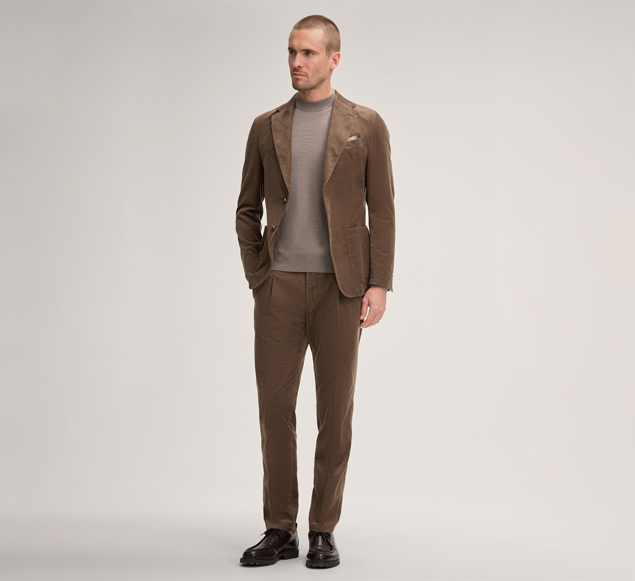 windsor. präsentiert das Produkt Woll-Stehkragen-Pullover Nando mit Seide und Cashmere in Braun aus der Kategorie Strick