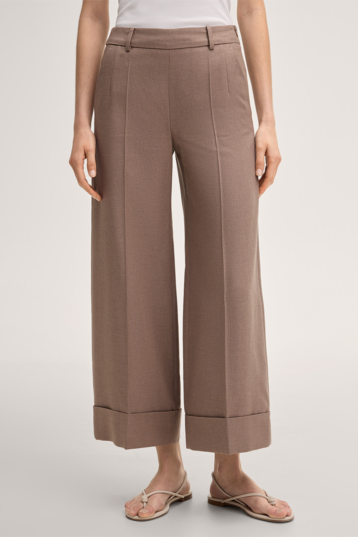 Leads to product detail page "Lyocell culottes with turn-ups in brown"