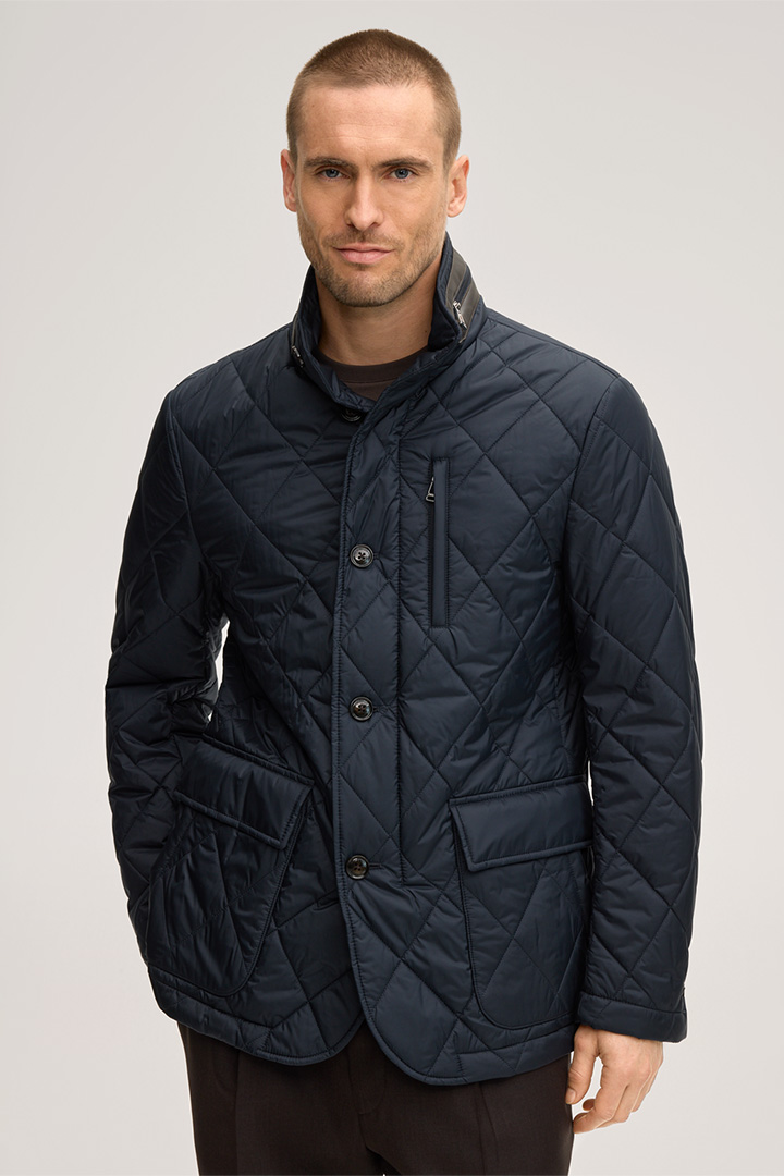 Führt zu Produktdetailseite „Steppjacke Laerte mit Stehkragen und Kapuze in Navy"