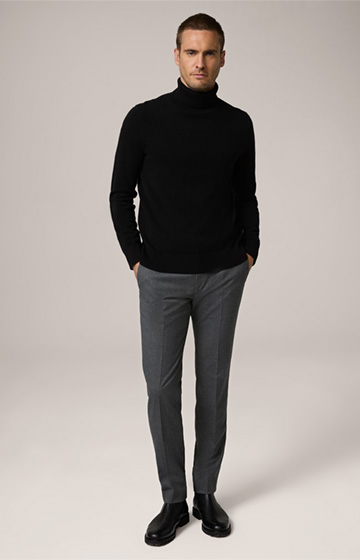 Cashmono Cashmere Roll Neck Pullover in Black