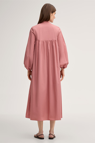 Maxi-length cotton dress with stand-up collar in pink